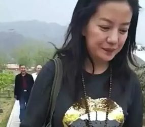 Triệu Vy khốn khổ cùng đường, nợ nần chồng chất