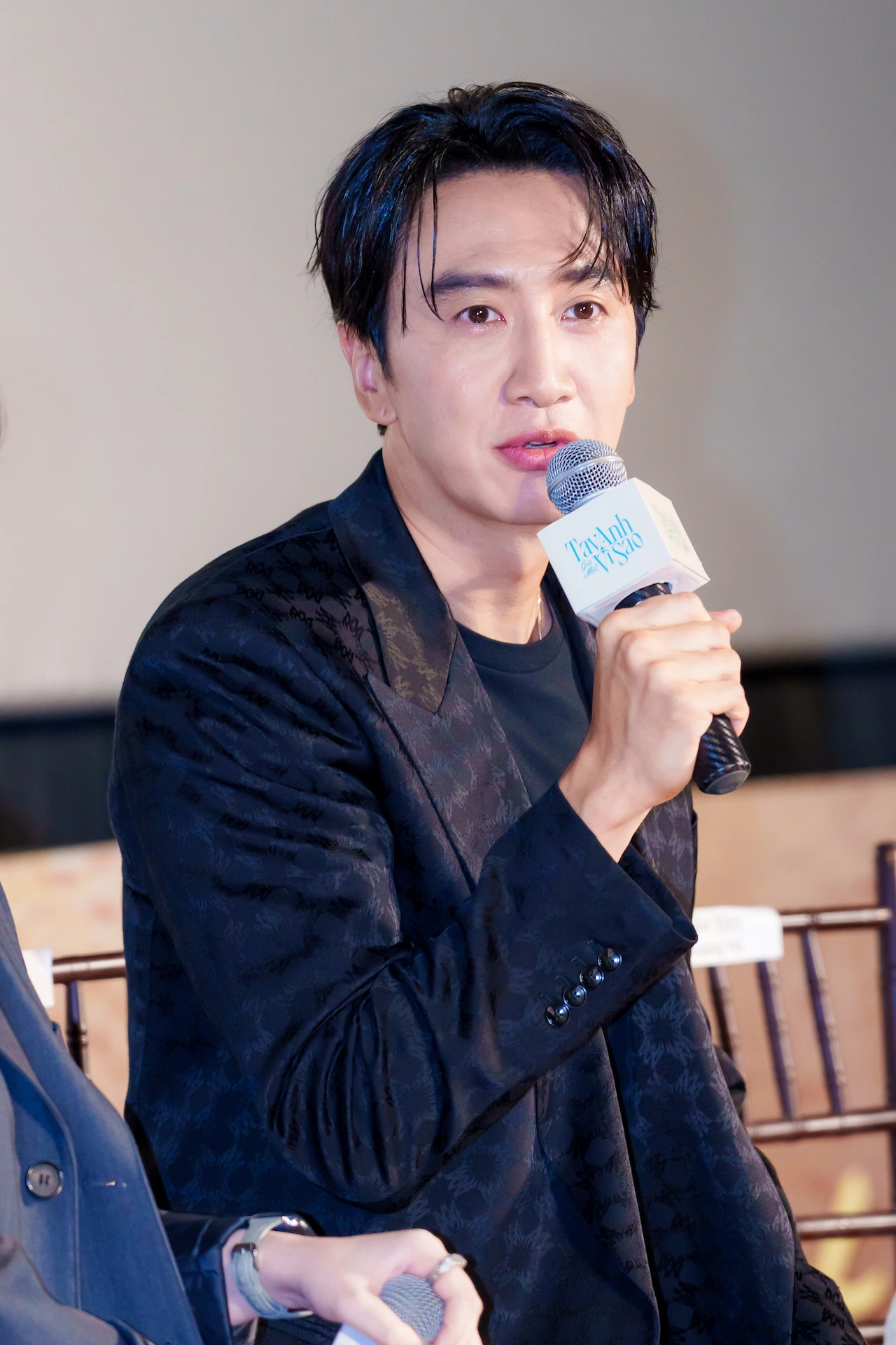 'Hoàng tử châu Á' Lee Kwang Soo kể lý do sang Việt Nam đóng phim