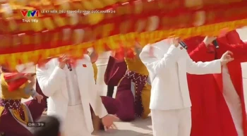 Trúc Nhân, Bùi Công Nam và phiên bản 'rồng che mất mặt'