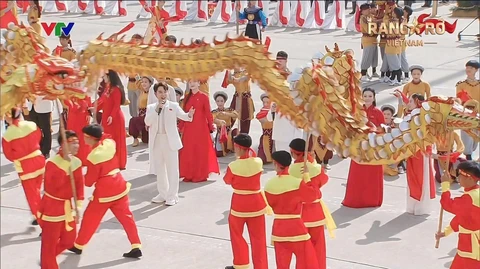 Trúc Nhân, Bùi Công Nam và phiên bản 'rồng che mất mặt'