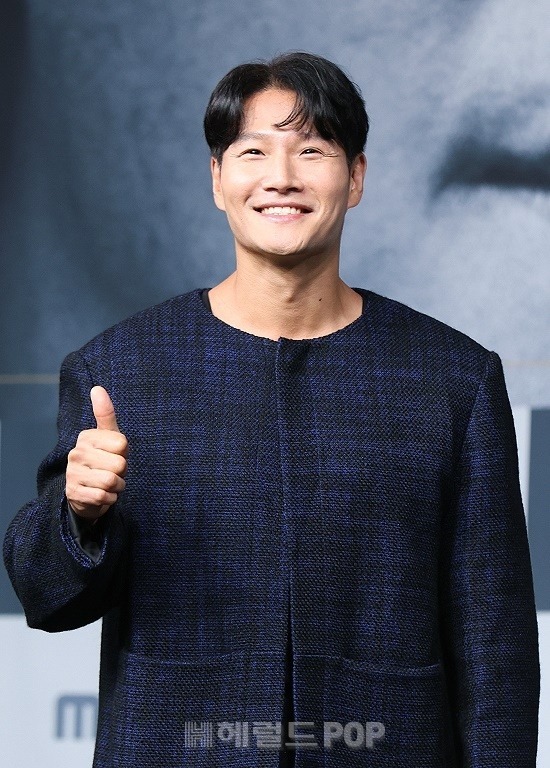 Lộ ảnh hiếm dàn sao hạng A từ đám cưới của Kim Jong Kook?