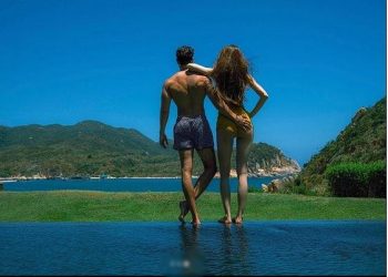 Hồ Ngọc Hà - Kim Lý giữ nguyên thói quen 'bàn tay hư' sau 8 năm bên nhau