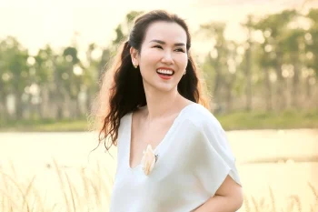 Võ Hạ Trâm: 'Chồng mê tôi mặc áo dài hát nhạc cách mạng'