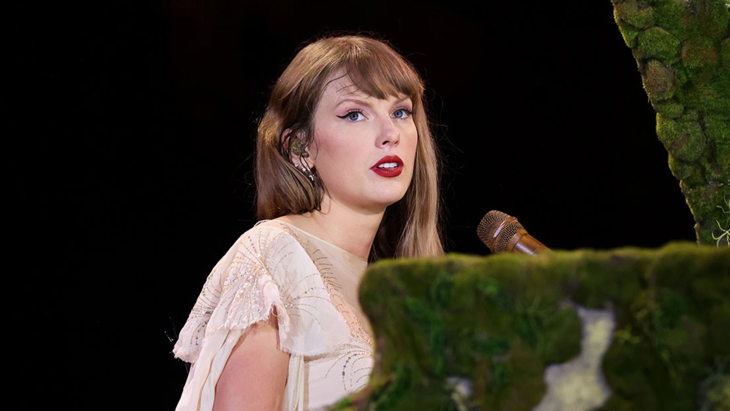 Taylor Swift 'đang nóng lòng muốn có con'