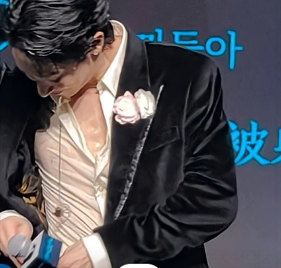 Bạn thân G-Dragon lâm vào tình trạng kiệt quệ kinh hoàng, suýt ngất xỉu