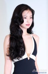 Jennie và G-Dragon tại show diễn Métiers d’art 2026 
