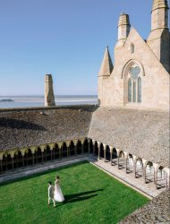 Ảnh cưới Hà Du Quan và Hề Mộng Dao ở Mont-Saint-Michel