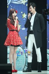 IU và Lee Jong Suk chia tay.
